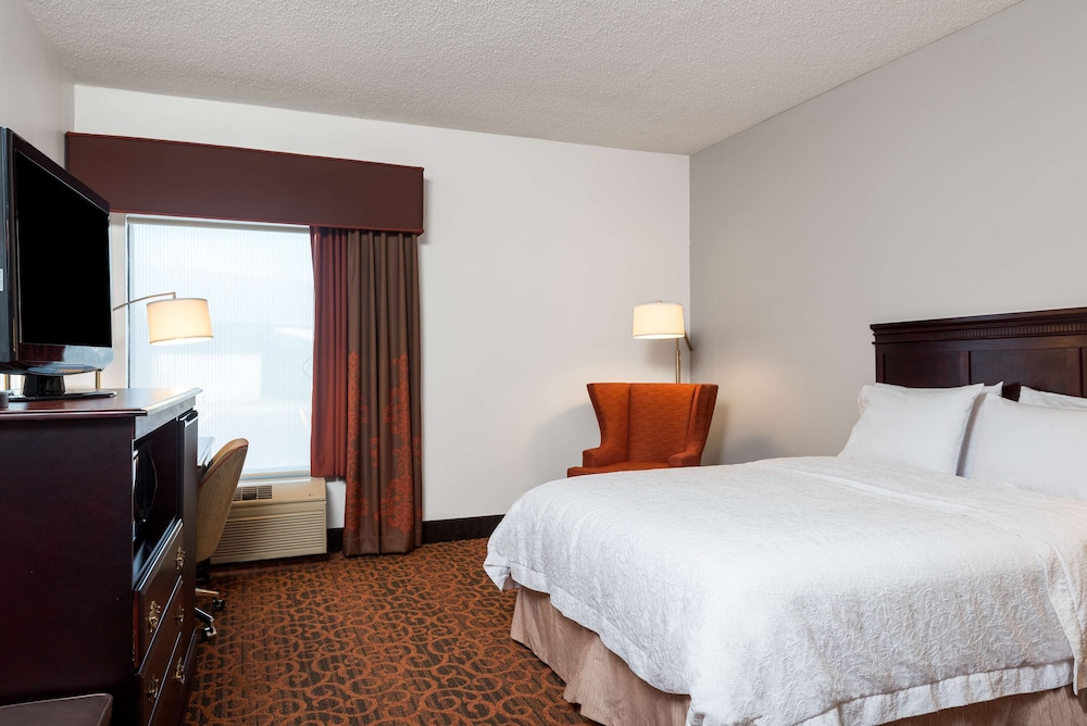 Hampton Inn Parkersburg Mineral Wells - photo 17