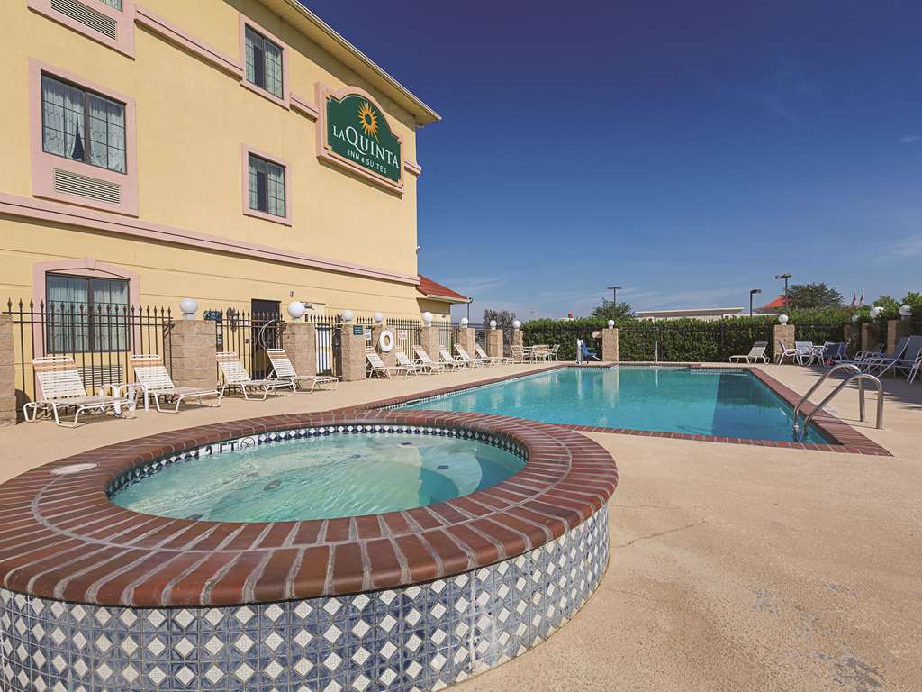 La Quinta Inn & Suites by Wyndham Alvarado - photo 13