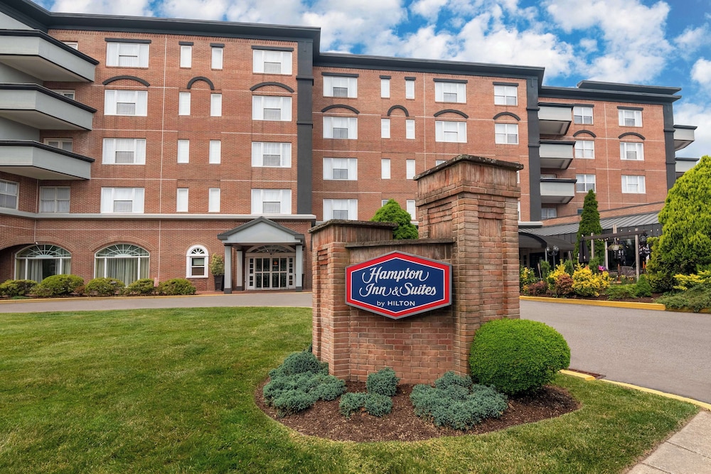 Hampton Inn & Suites Stamford - featured photo