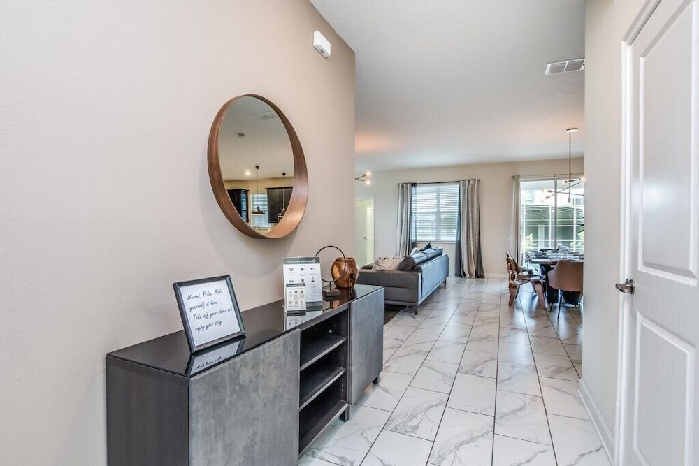 6 Bdrmgolf Coursegated Resort in Davenport, United States