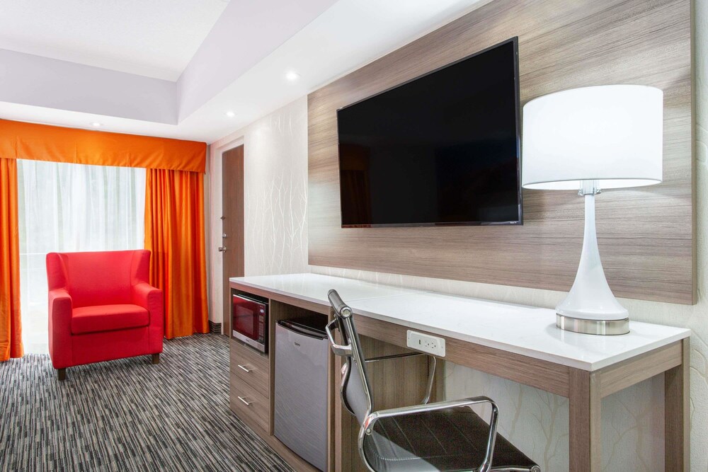 Howard Johnson by Wyndham Harrisburg - photo 5
