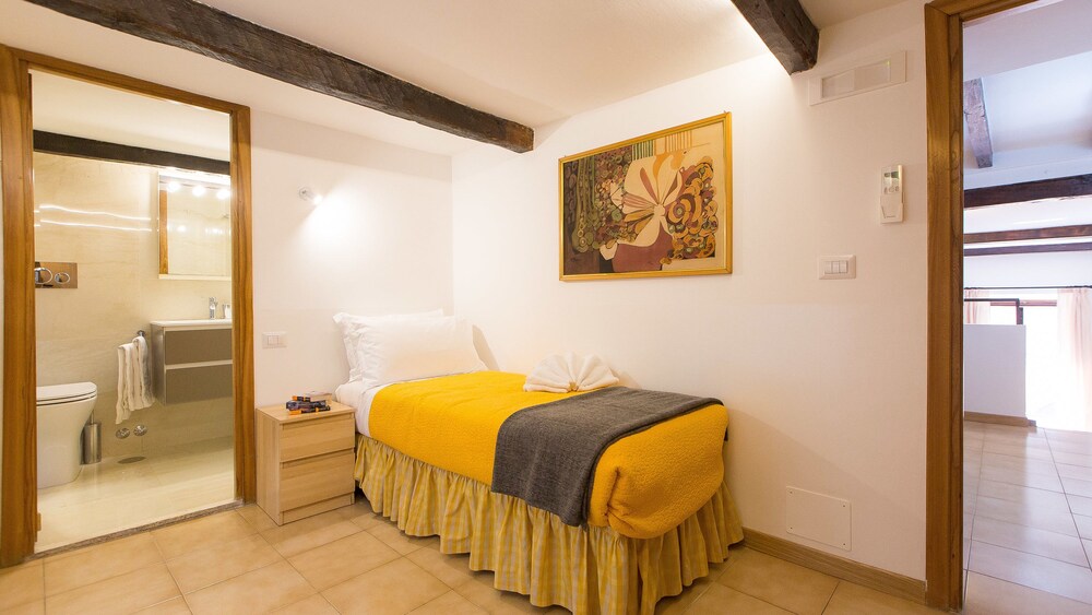 Idyllia Teatro Pompeo Apartment — 4-Star Luxury Hotel in Rome, Italy