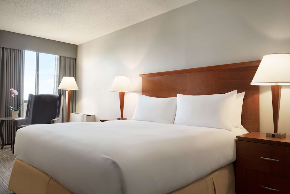 DoubleTree by Hilton Minneapolis Park Place - photo 21