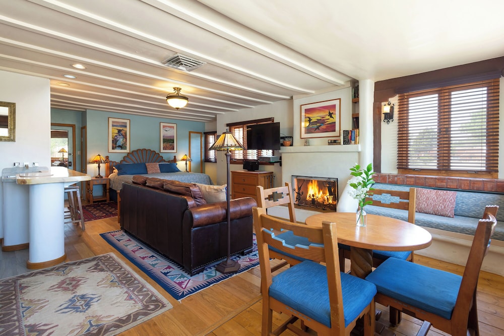 Inn on La Loma Plaza - photo 41
