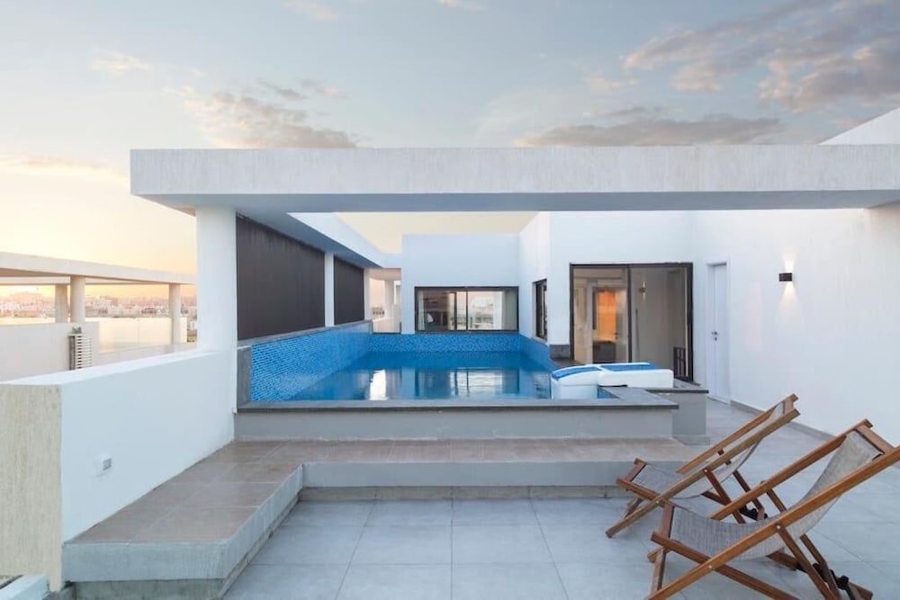 New Cairo Lake View Residence 4BR Penthouse with Private Pool — 4-Star Luxury Hotel in New Cairo, Egypt