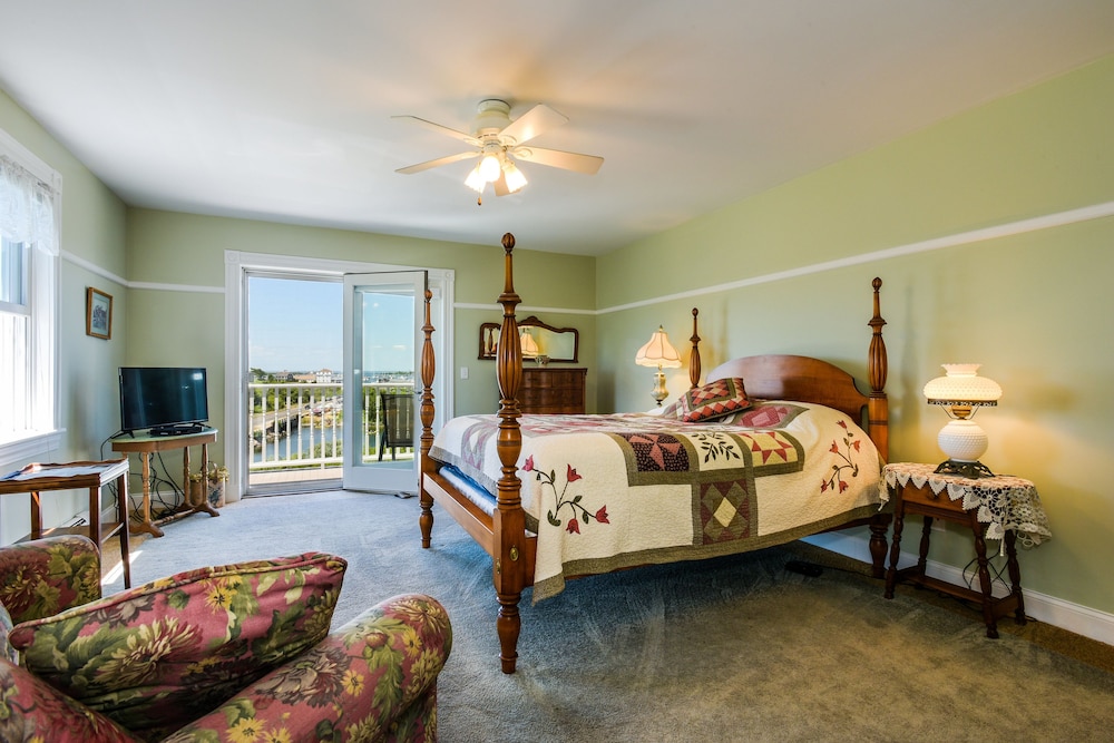 Payne's Harbor View Inn - photo 20