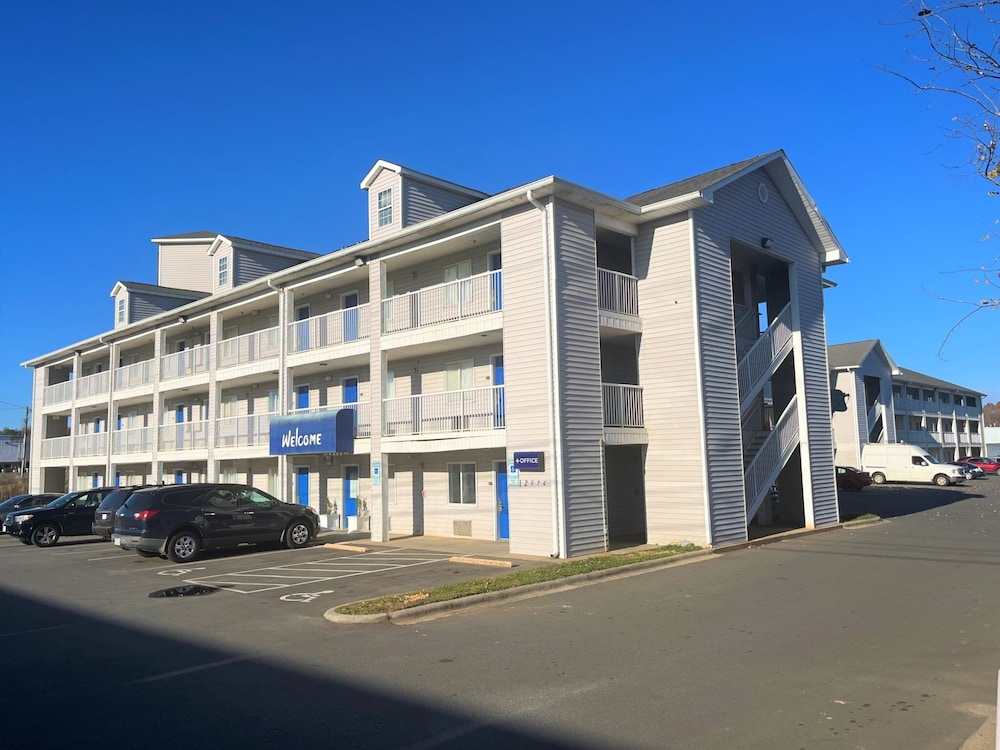 Intown Suites Extended Stay Matthews Nc Indian Trail - photo 25