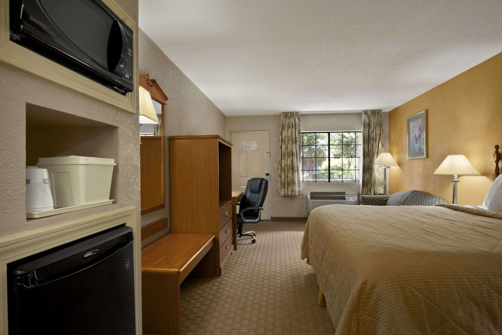 Days Inn by Wyndham Southaven MS - photo 7