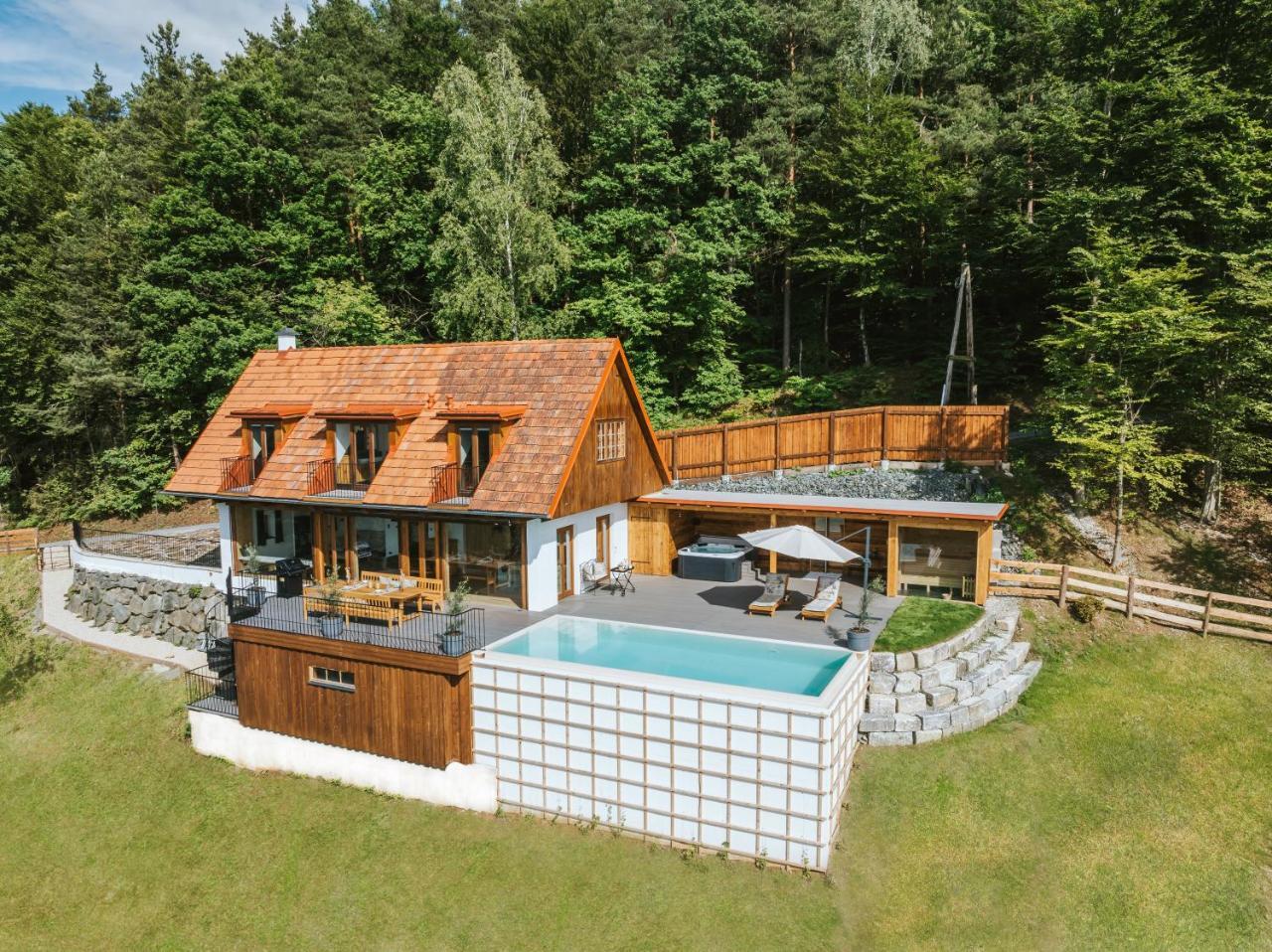 Das Hundert am Eichberg Südsteiermark — 4-Star Luxury Hotel in Sankt Johann Im Saggautal, Austria