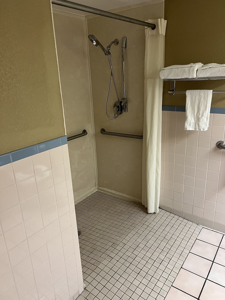 Americas Best Value Inn Pharr - photo 7