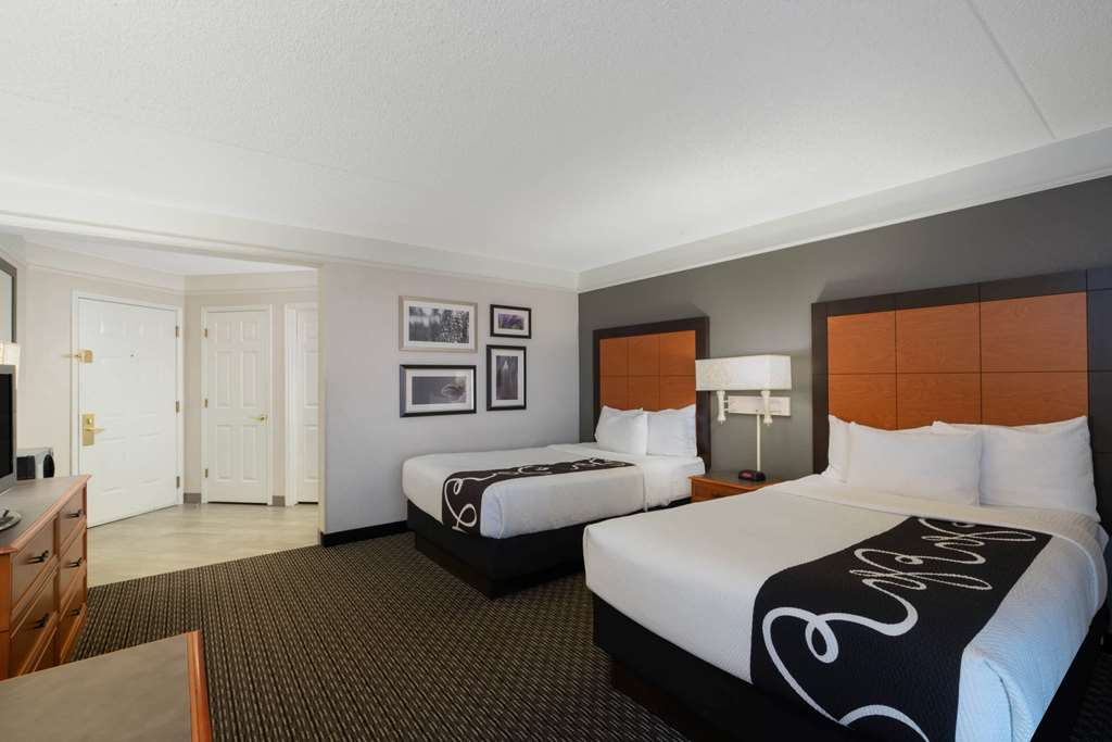 La Quinta Inn & Suites by Wyndham Pueblo - photo 29