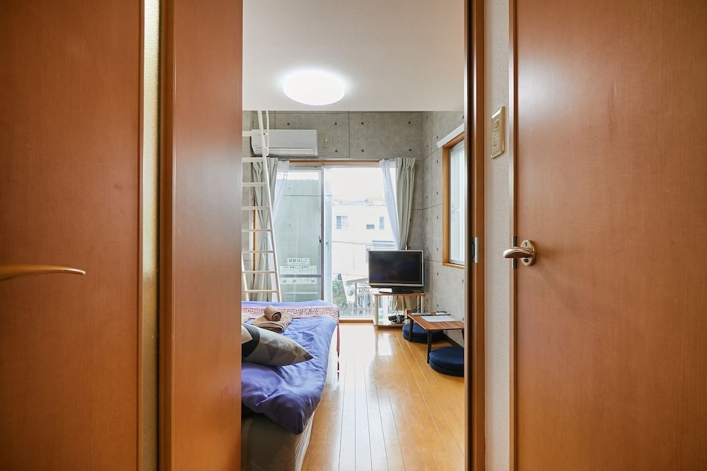 Residential Hotel Amika F Sangenjaya 303