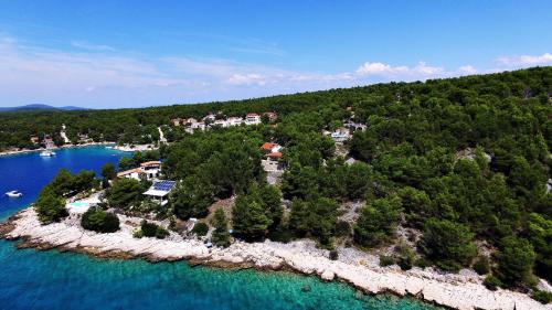 Poseidon Holiday House on Island of Brac — 4-Star Luxury Hotel in Milna, Croatia