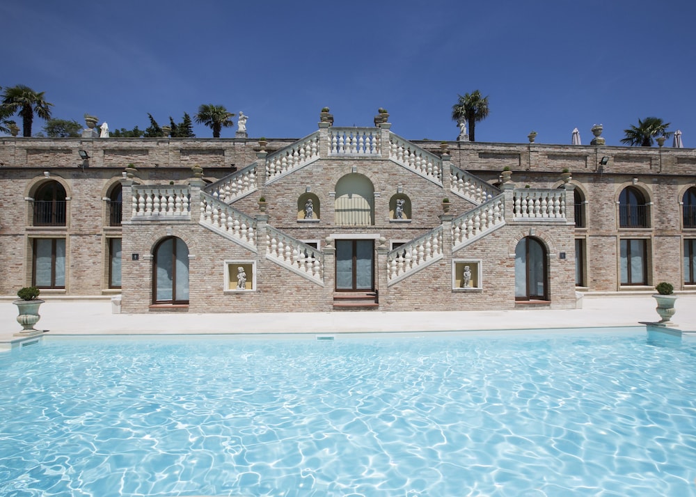 Villa Cattani Stuart XVII secolo — 4-Star Luxury Hotel in Pesaro, Italy