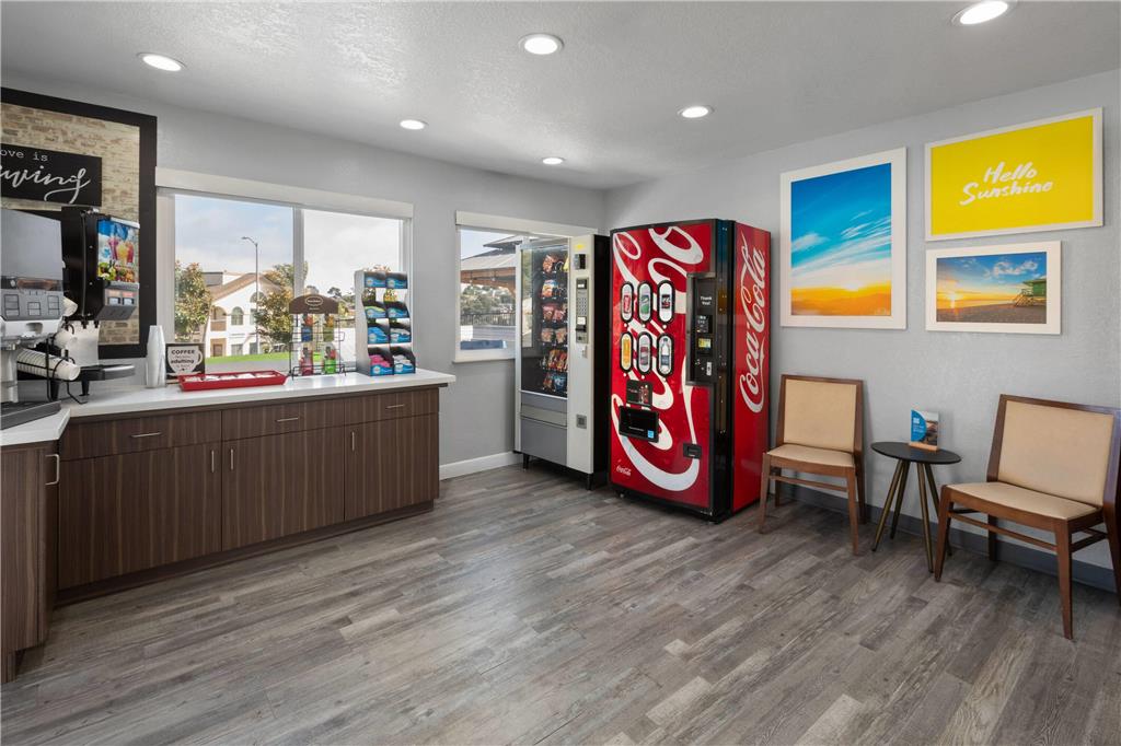 Days Inn by Wyndham Arroyo Grande Pismo Beach - photo 23