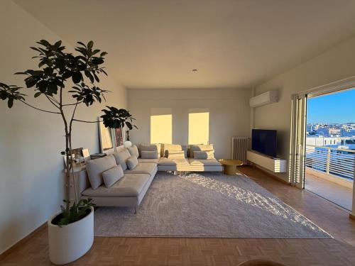 Sunny Downtown Glyfada Penthouse — 4-Star Luxury Hotel in Athens, Greece