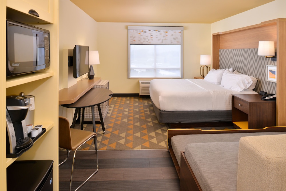 Holiday Inn Kansas City Airport by IHG - photo 11