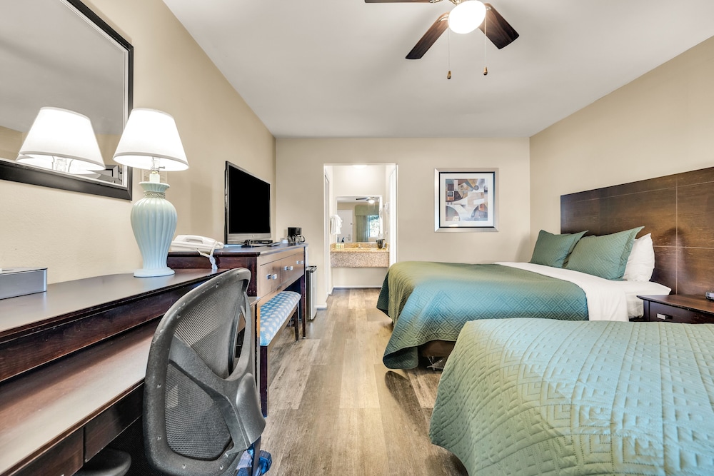 Scottish Fairway Inn - photo 23