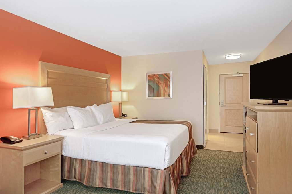 La Quinta Inn & Suites by Wyndham Grand Forks - photo 29