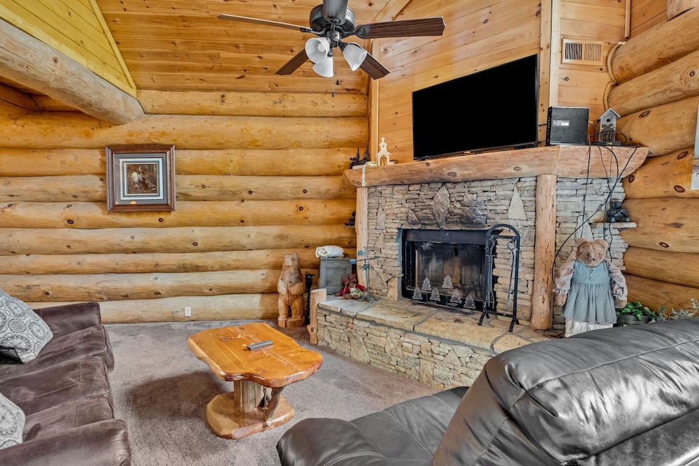 Star Views Secluded W mountain Views 2 Bedroom Cabin by Heavenly Views Resort - photo 15