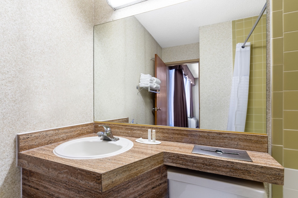 Ramada by Wyndham Reno Hotel and Casino - photo 20
