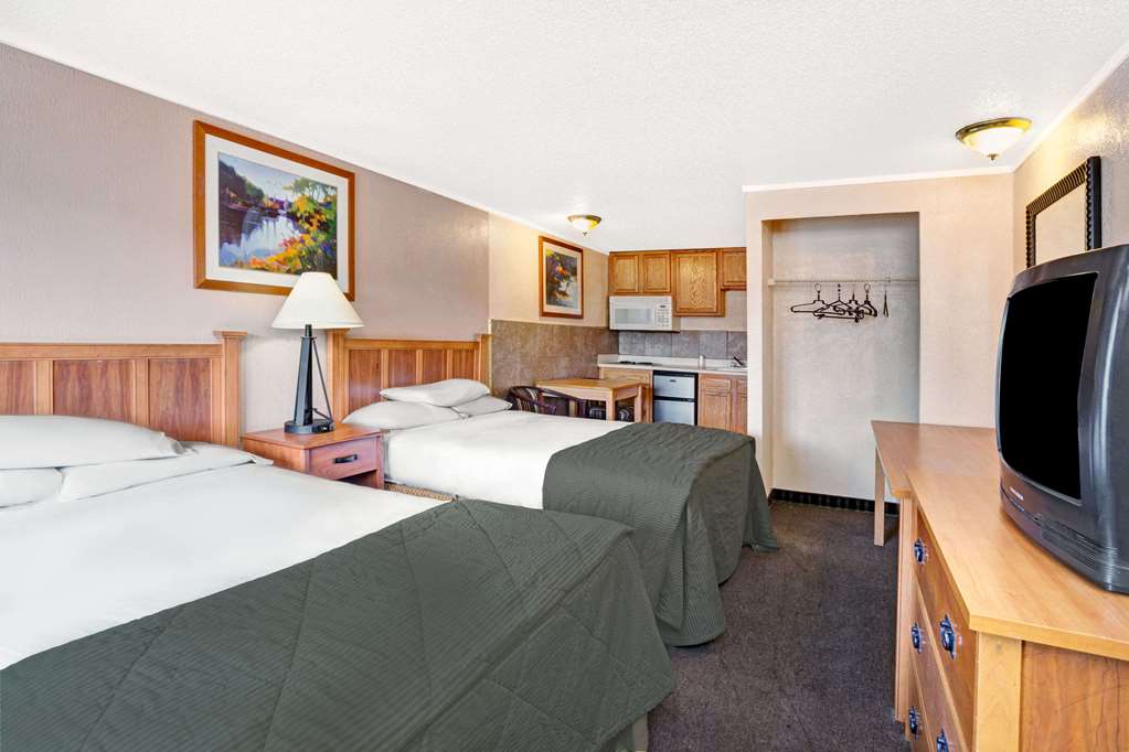 Knights Inn Madison Heights - photo 10