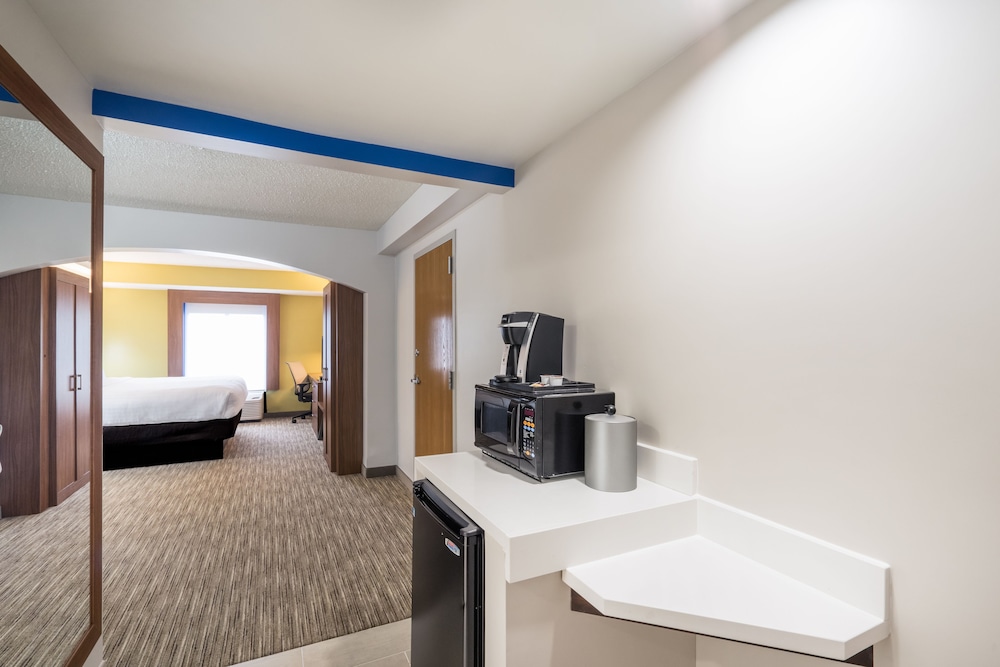 Holiday Inn Express Hotel & Suites Louisville East by IHG - photo 5