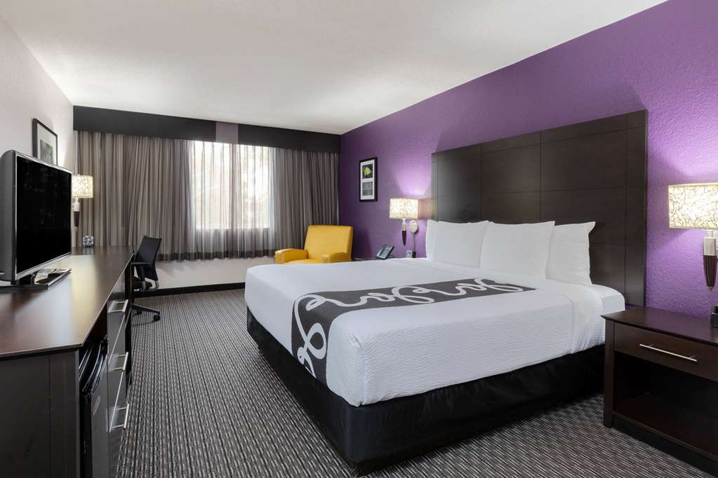 La Quinta Inn & Suites by Wyndham Clifton Rutherford - photo 14