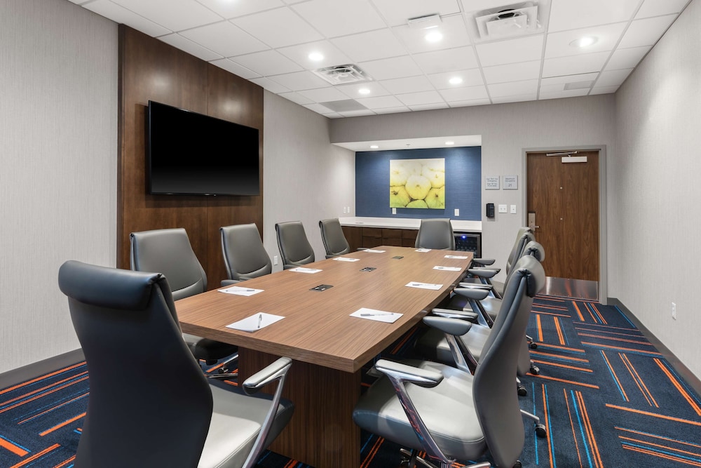 Hampton Inn Circleville - photo 46