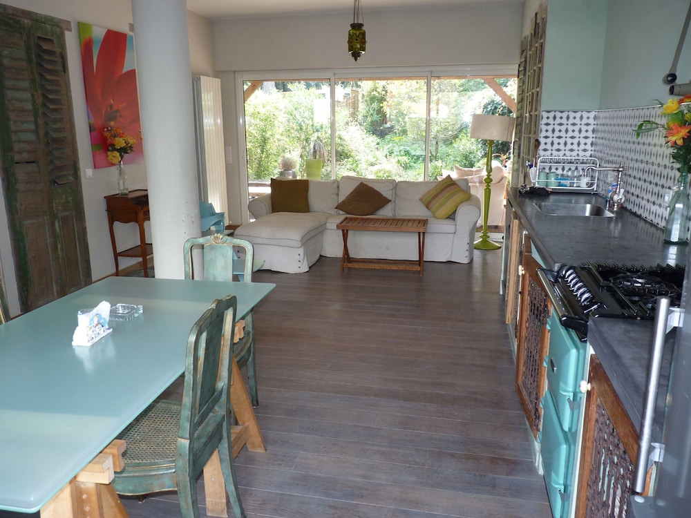 Maison A Etages Atypique — 4-Star Luxury Hotel in Roquebrune-Cap-Martin, France