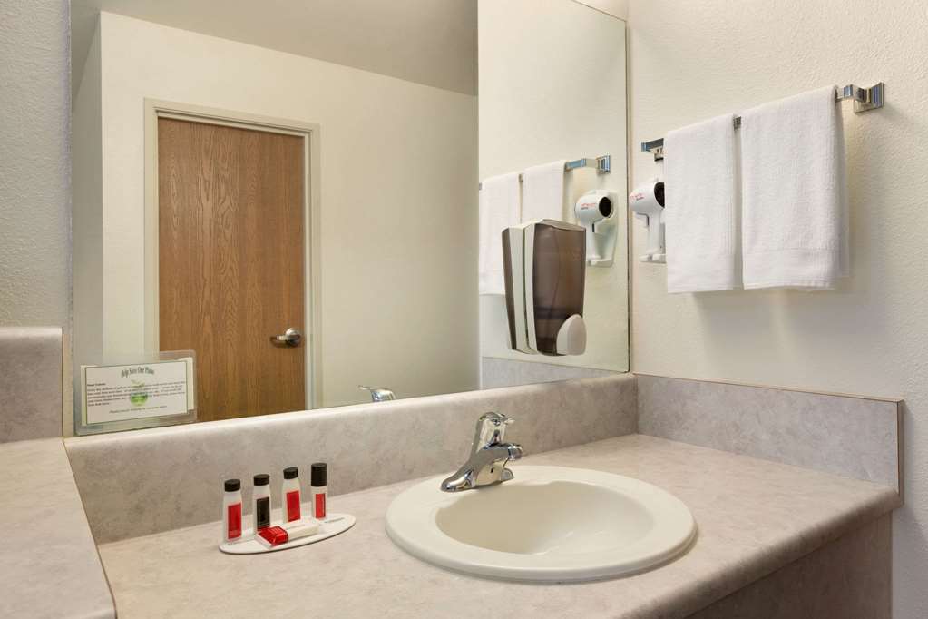 Travelodge by Wyndham Belen - photo 13
