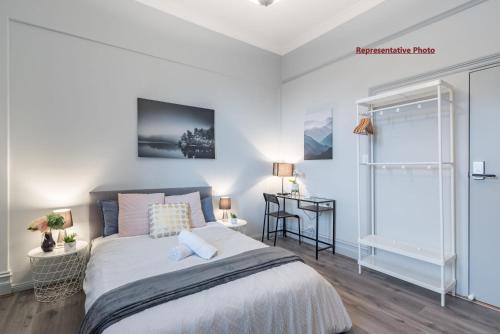 Tranquil Double Room Next to Bus Station & Park & Chinatown Shared Bathroom - carbon neutral hotel in Sydney