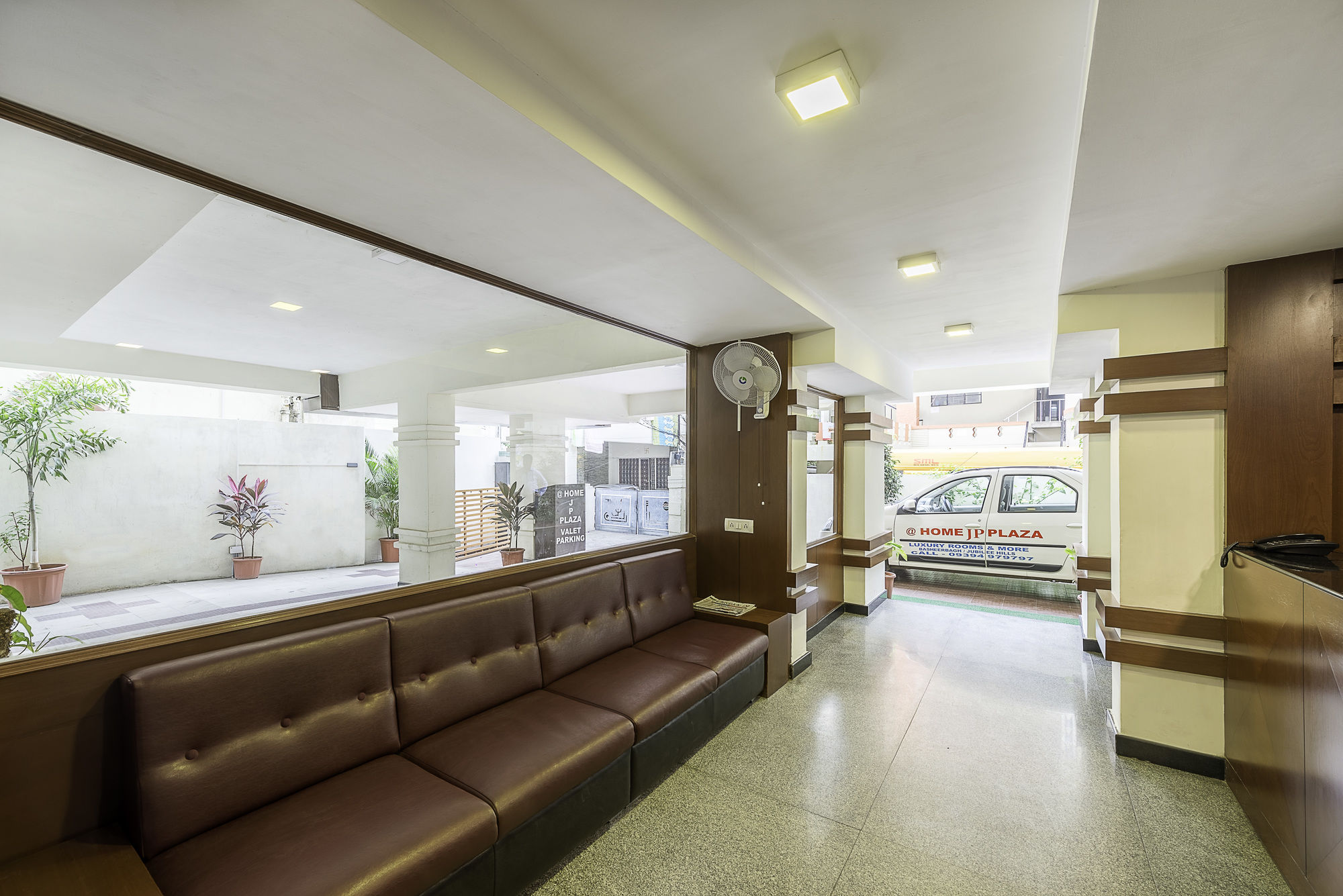Oyo 16857 Hotel Jp Plaza