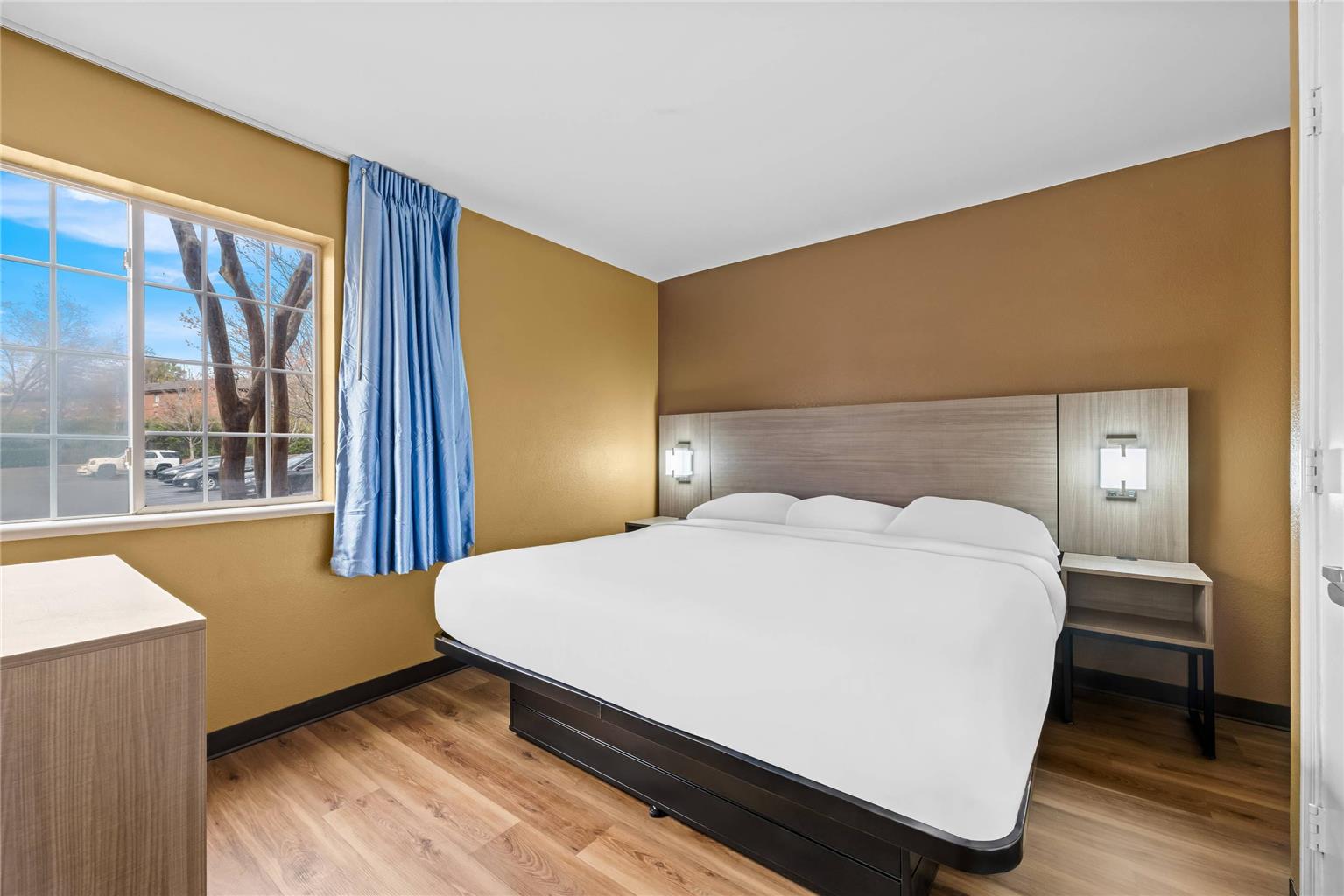 Suburban Studios Charlotte Executive Park - photo 23