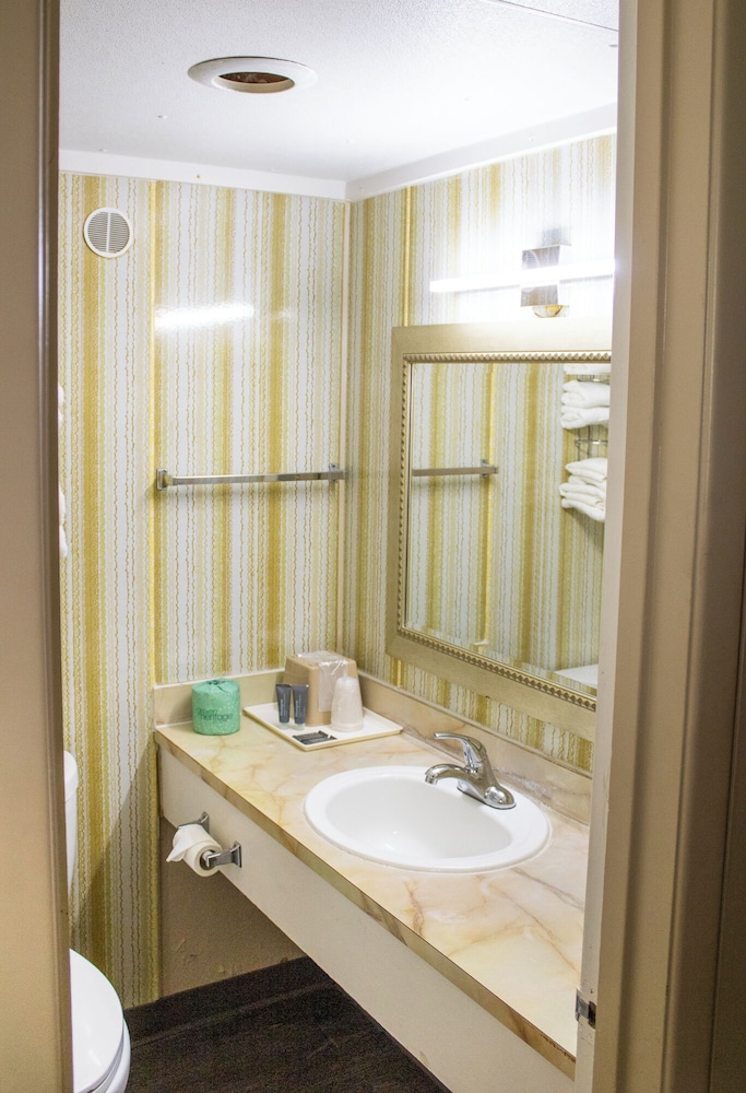 American Inn & RV Park - photo 12