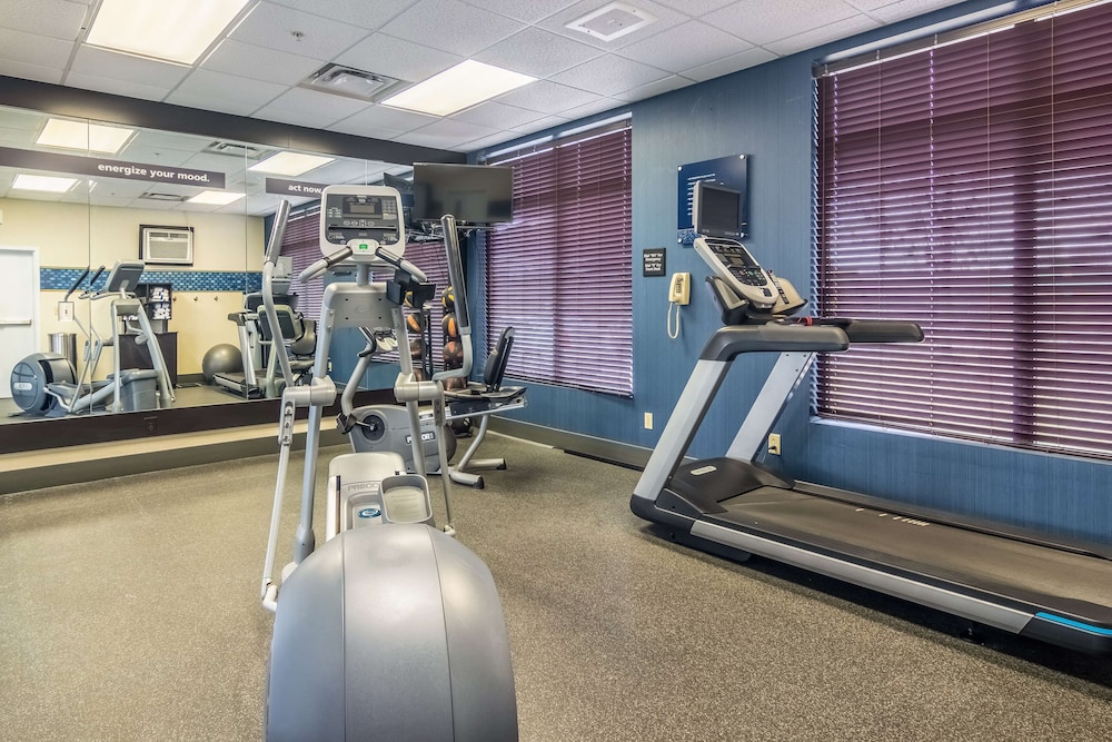 Hampton Inn Youngstown North - photo 31