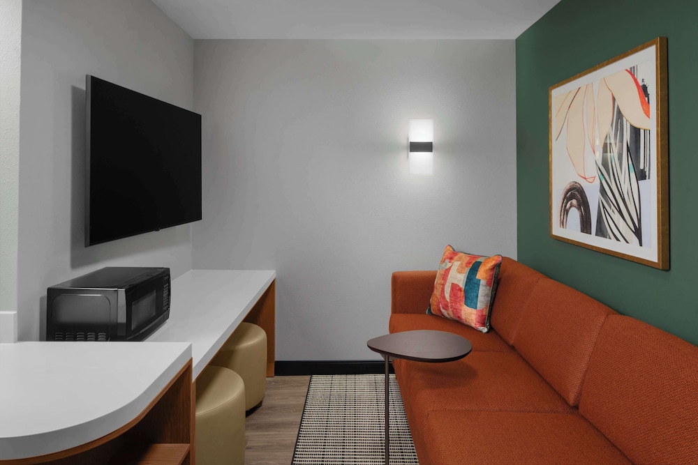 Embassy Suites by Hilton Madison Downtown - photo 14