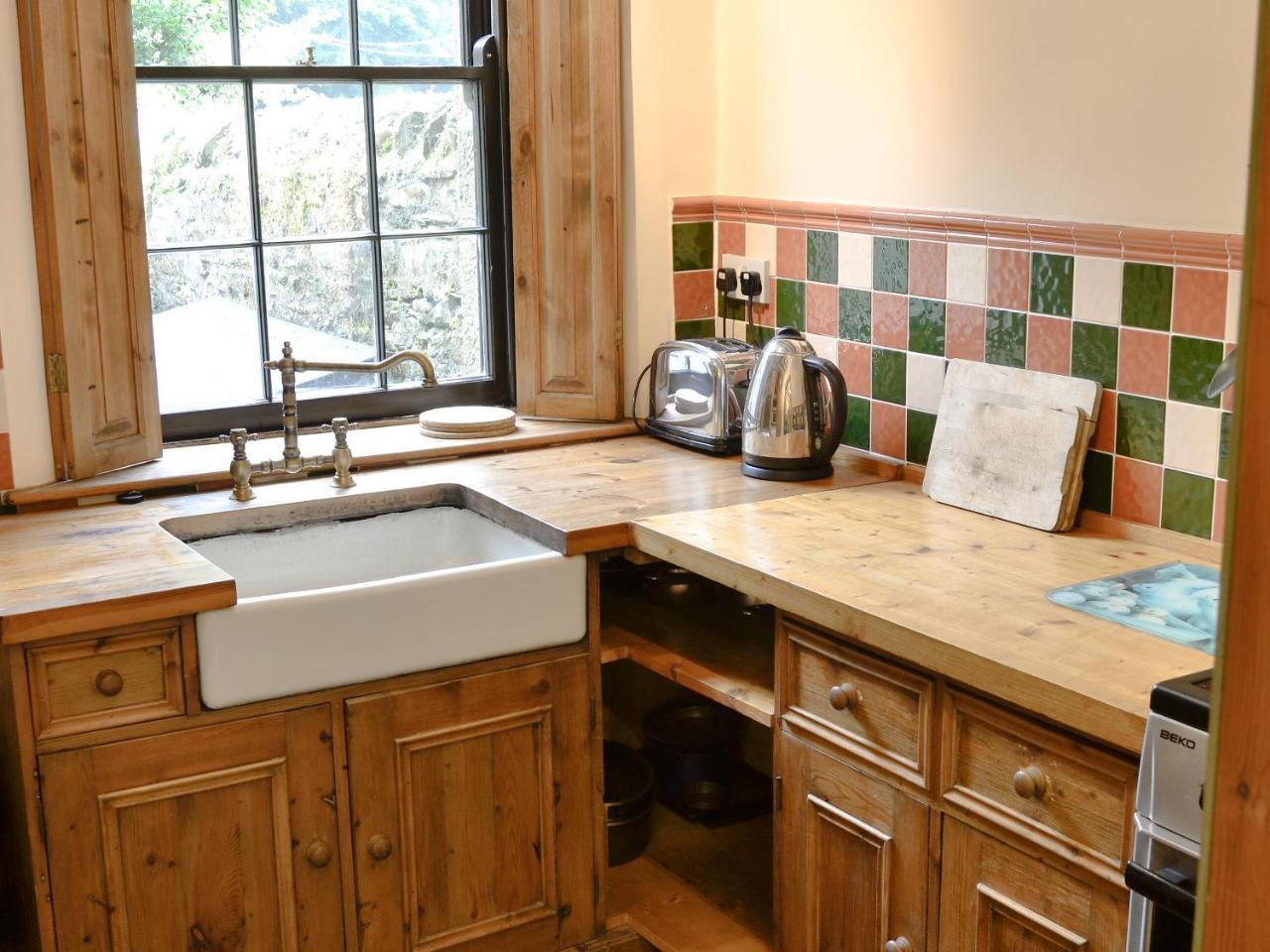 Langcliffe Lock Cottage