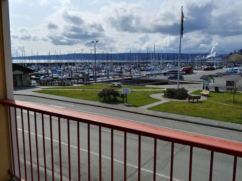 Harborside Inn - photo 29
