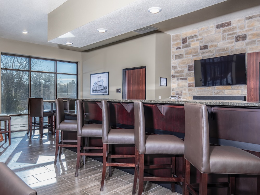 Cobblestone Hotel & Suites Rhinelander - photo 61