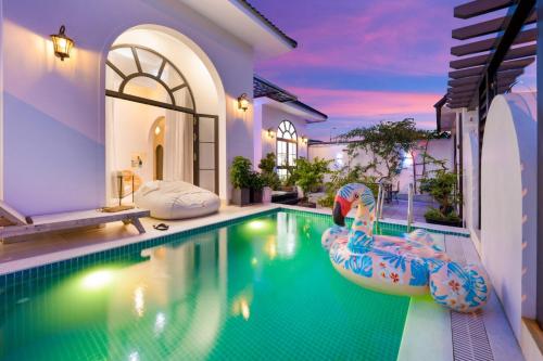 New and spacious villa with 3 private bedrooms and swimming pool 5 minutes to Han river free parking — 4-Star Luxury Hotel in Da Nang, Vietnam