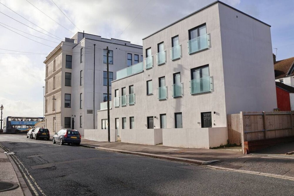 Queens House Worthing — 4-Star Luxury Hotel in Worthing, United Kingdom