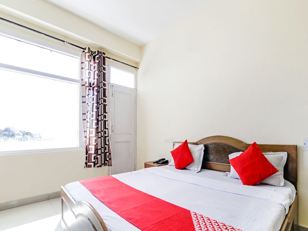 OYO 7483 Hotel Modgil — hotel in Solan