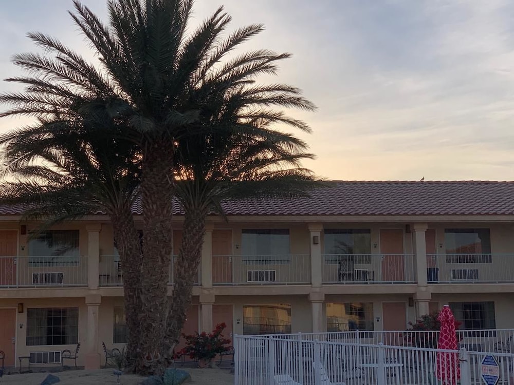 Calipatria Inn And Suites - photo 26