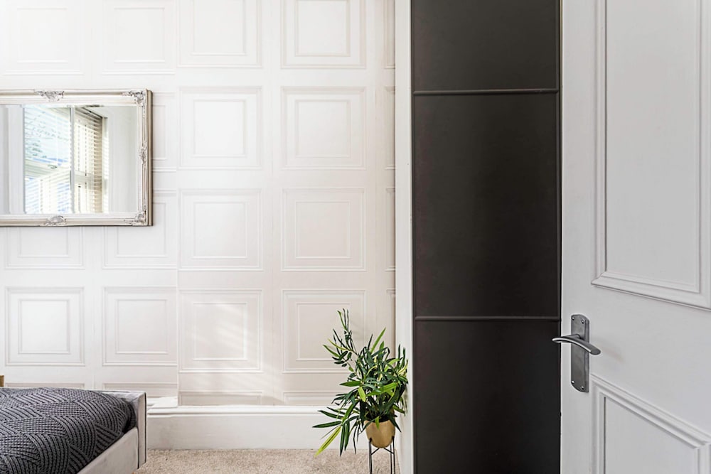 Stylish Apartment In Leafy Richmond — 4-Star Luxury Hotel in Richmond, United Kingdom