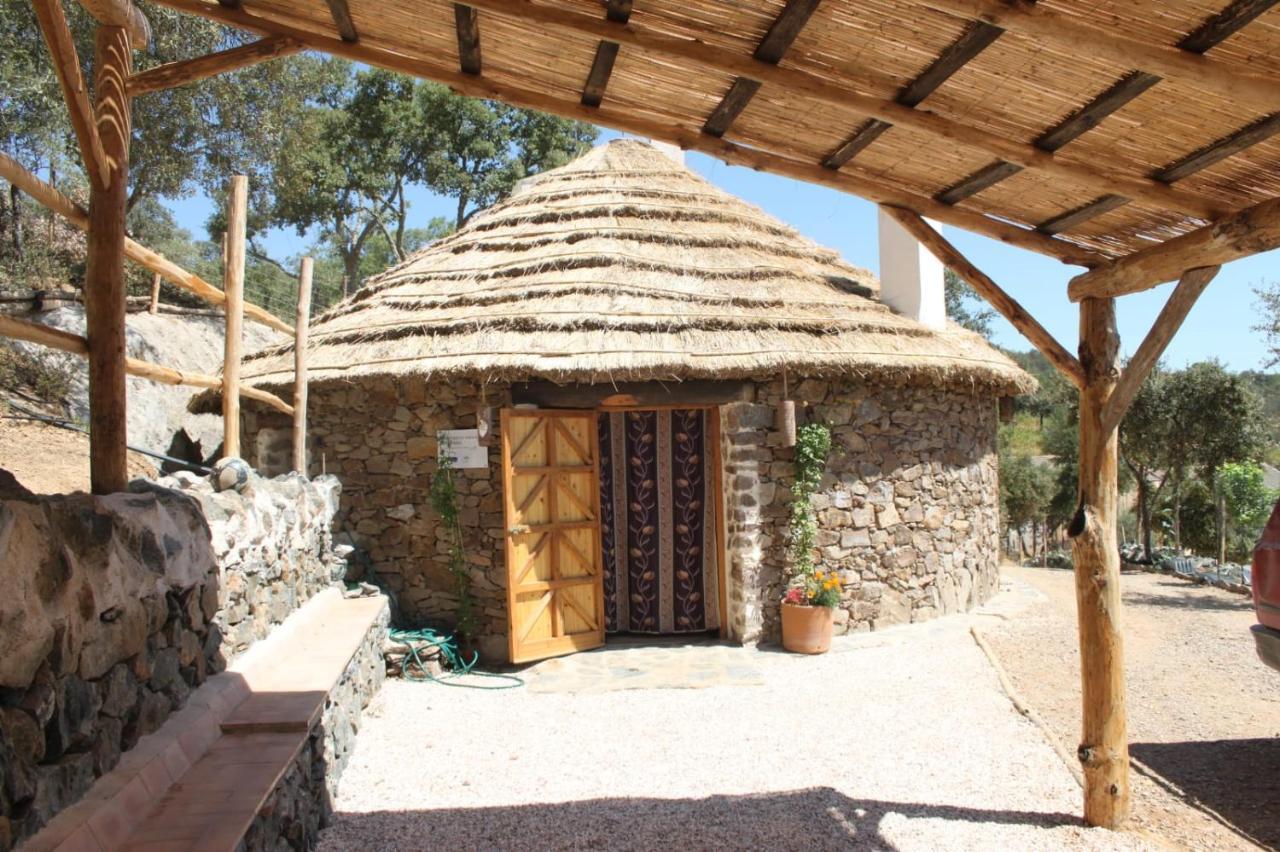 Alojamiento Los Chozos — hotel in Cazalla De La Sierra