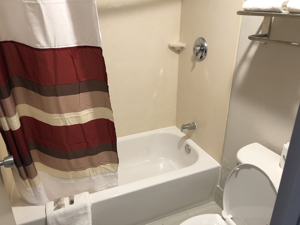 Red Roof Inn Greenville NC - photo 13