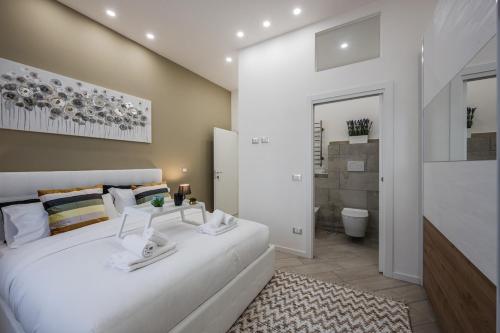 Train Station Deluxe 3 Bath — 4-Star Luxury Hotel in Bologna, Italy