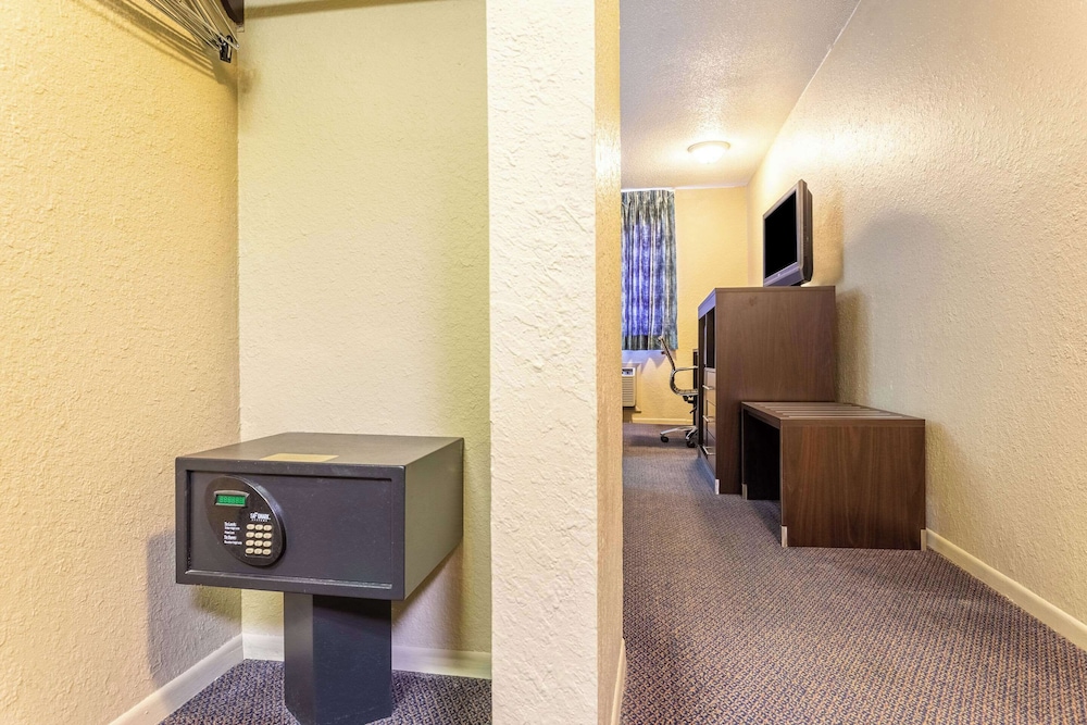 Motel6 Concordia MO - photo 19