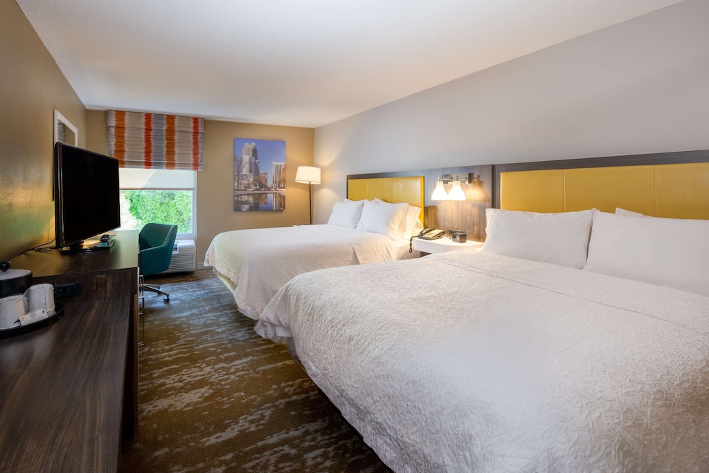Hampton Inn & Suites Raleigh Cary Lenovo Center - photo 18